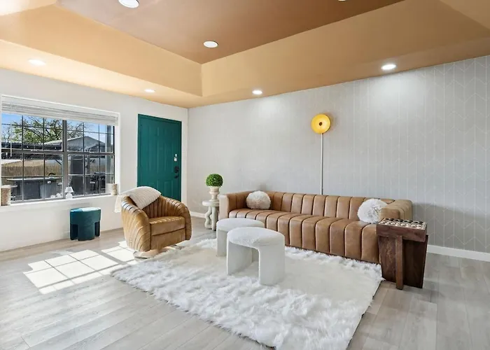 Fifa Retreat Sleeps 26 Stockyards Dfw Basecamp Ferienhaus *