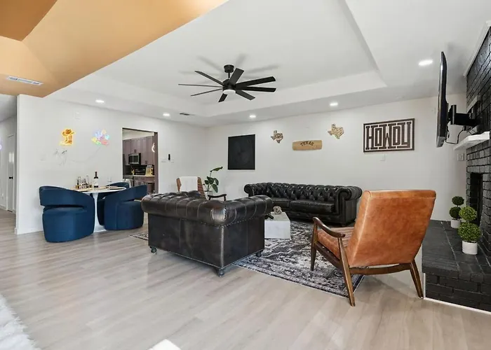Fifa Retreat Sleeps 26 Stockyards Dfw Basecamp Ferienhaus