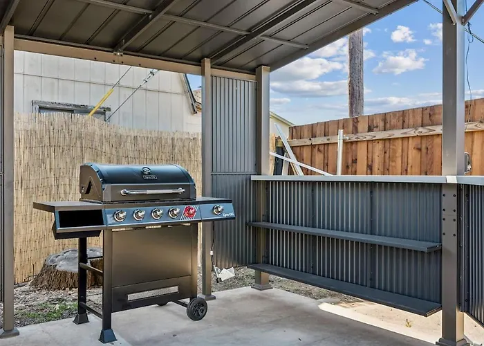 Fifa Retreat Sleeps 26 Stockyards Dfw Basecamp Fort Worth
