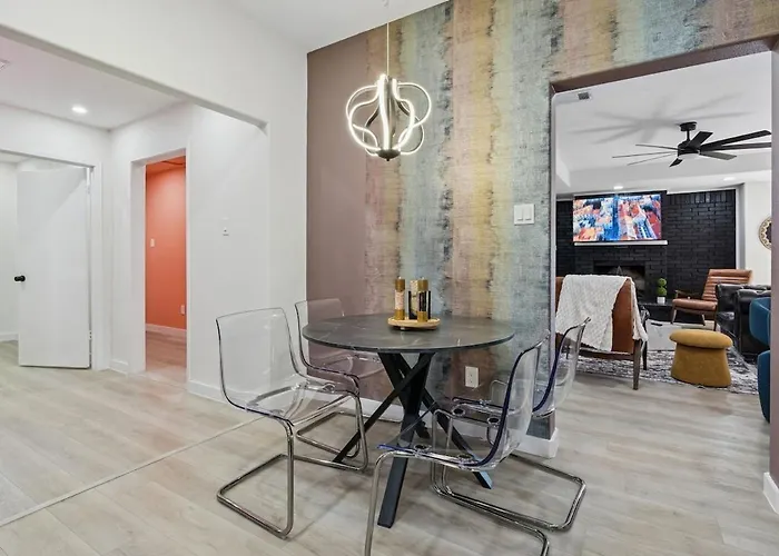 Fifa Retreat Sleeps 26 Stockyards Dfw Basecamp