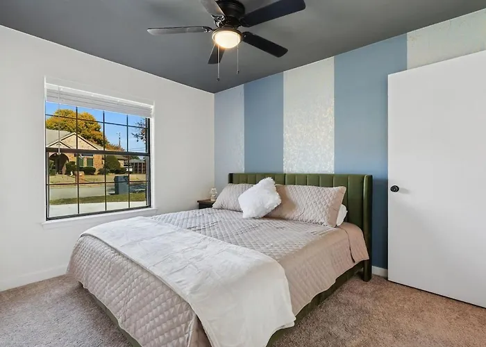 Fifa Retreat Sleeps 26 Stockyards Dfw Basecamp Casa de férias Fort Worth