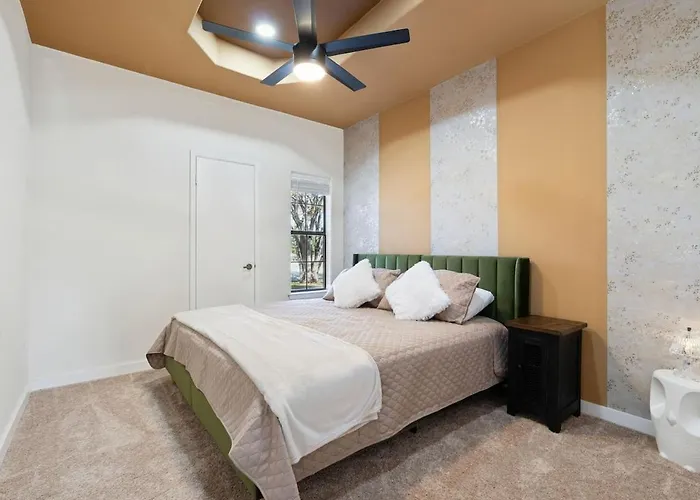 Fifa Retreat Sleeps 26 Stockyards Dfw Basecamp Casa de férias Fort Worth