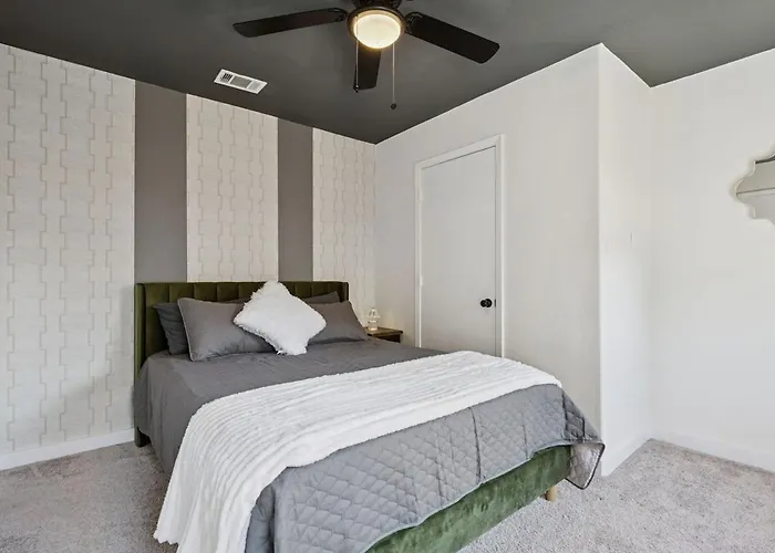 Fifa Retreat Sleeps 26 Stockyards Dfw Basecamp * Fort Worth