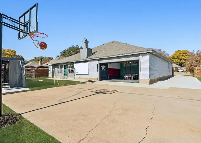 Fifa Retreat Sleeps 26 Stockyards Dfw Basecamp Casa de férias Fort Worth