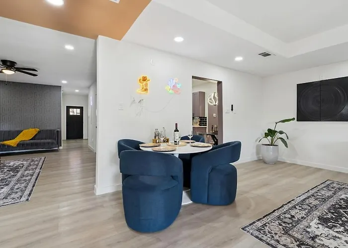 Fifa Retreat Sleeps 26 Stockyards Dfw Basecamp Fort Worth