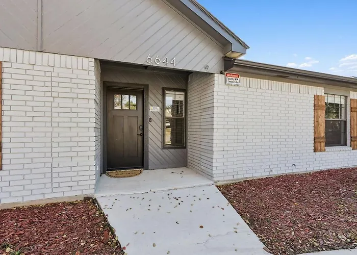 Fifa Retreat Sleeps 26 Stockyards Dfw Basecamp