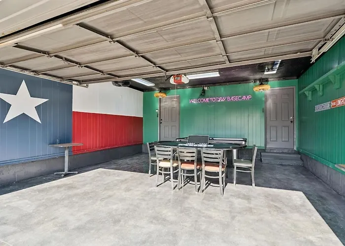Casa de férias Fifa Retreat Sleeps 26 Stockyards Dfw Basecamp