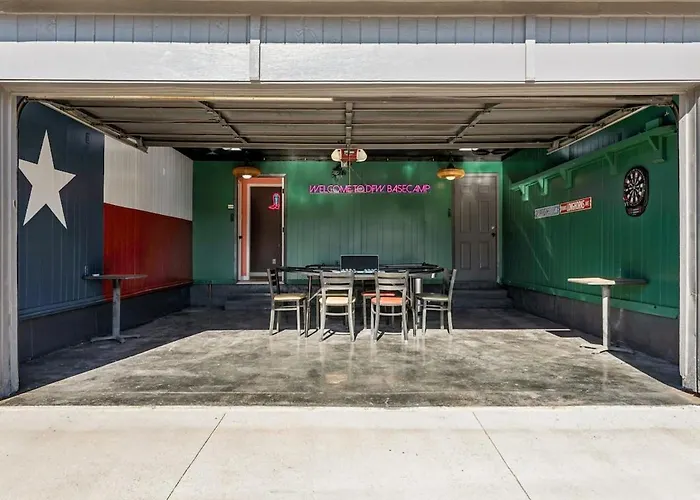 Ferienhaus Fifa Retreat Sleeps 26 Stockyards Dfw Basecamp Fort Worth