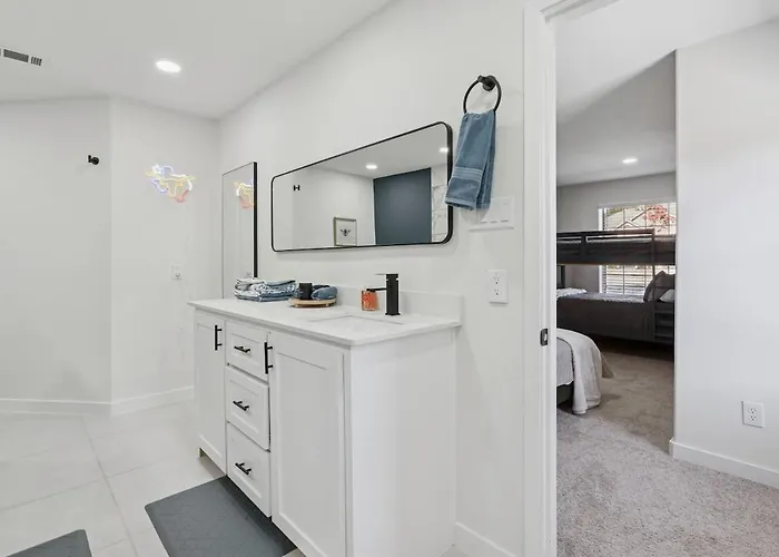 Fifa Retreat Sleeps 26 Stockyards Dfw Basecamp